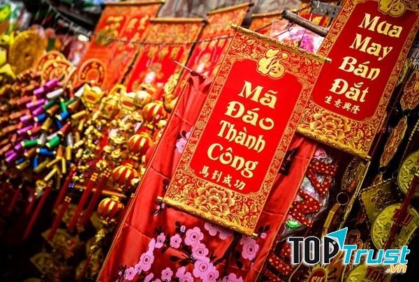 Câu đối ngày Tết không thể bỏ qua