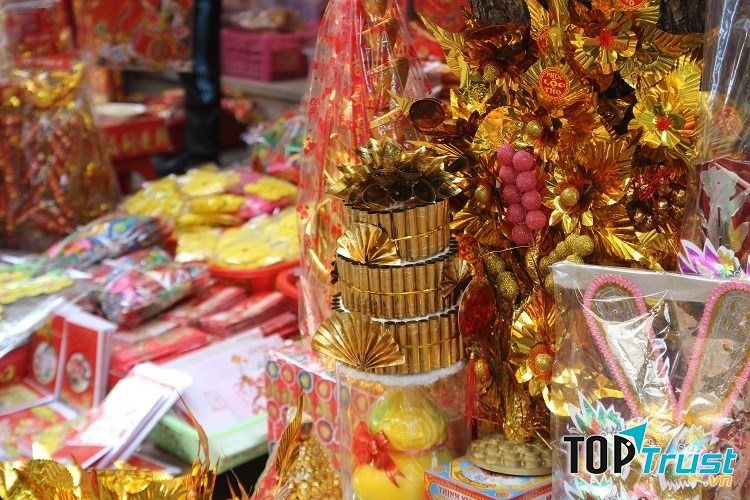Hàng mã, vàng mã là một nhu cầu không thể thiếu trong dịp Tết