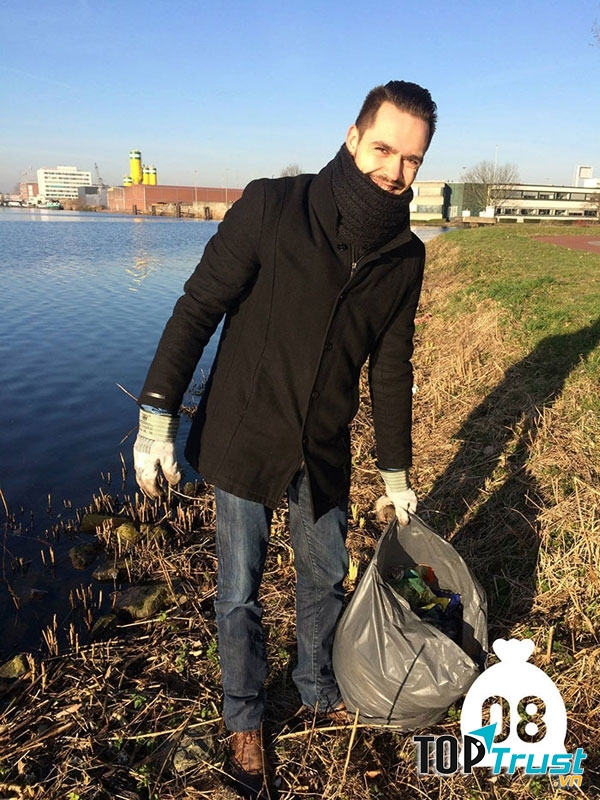 Việc đổ rác cũng chứng tỏ bạn là người có trách nhiệm