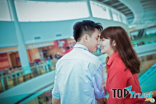 cô ấy luôn muốn chia sẻ với bạn tất cả mọi thứ