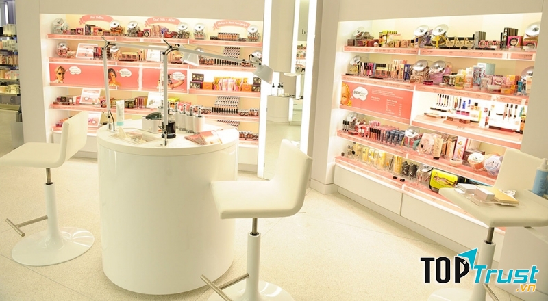 Bạn nên mua hàng trực tiếp tại các showroom, cửa hàng