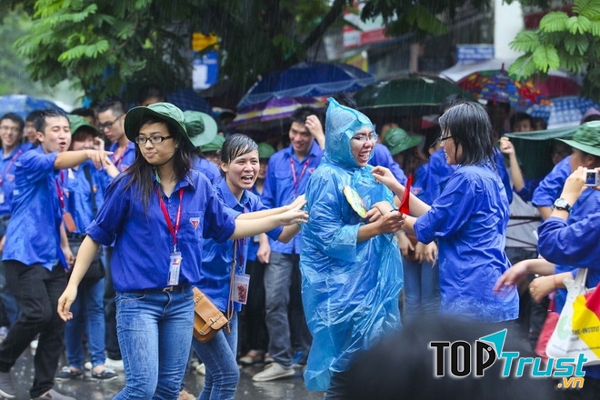 Những người bạn xa lạ đến từ nhiều nơi nhưng đều chung lý tưởng cao đẹp đó là giúp đỡ cộng đồng.