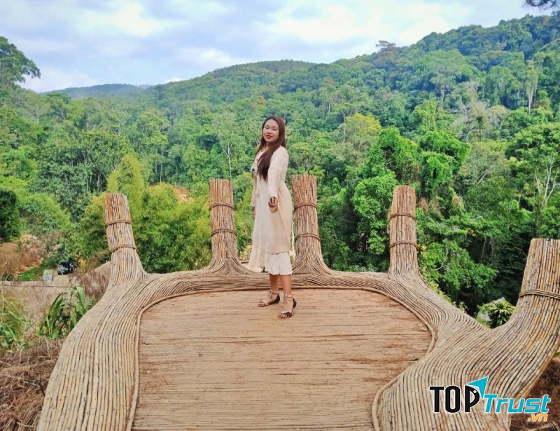 Bàn tay Phật khổng lồ