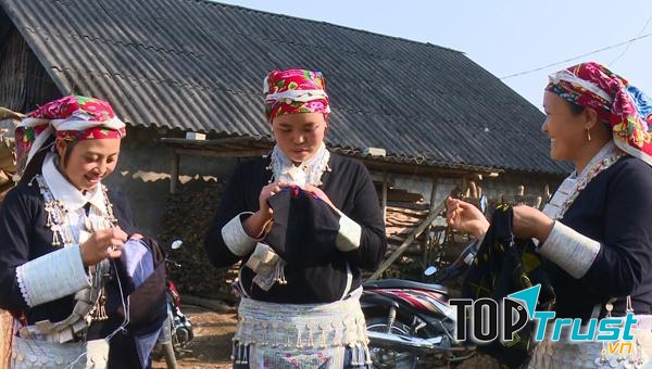 Bản Thác Hùng - nghề chạm bạc truyền thống người Dao