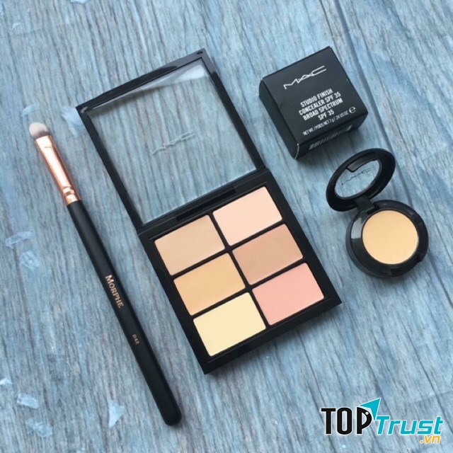 Bảng che khuyết điểm MAC Conceal And Correct Palette Light