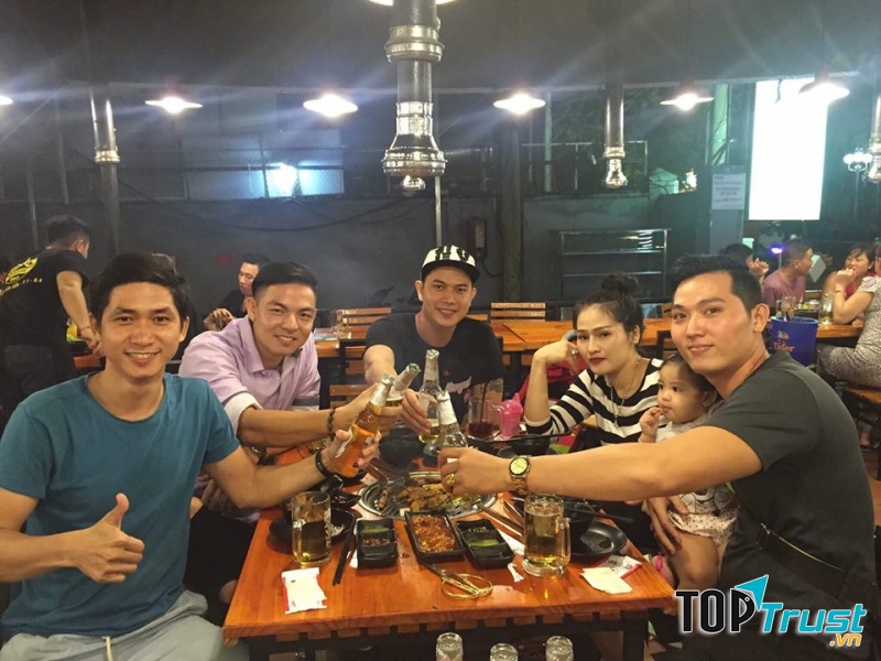 Thực khách tại nhà hàng