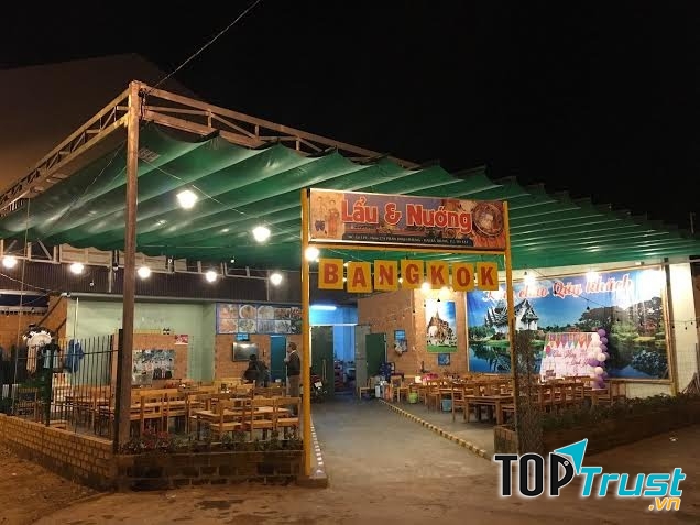 Bangkok quán nhìn từ bên ngoài vào