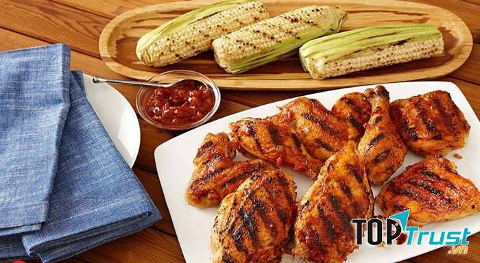 Món gà nướng nóng hổi là đặc sản của Bangladest.