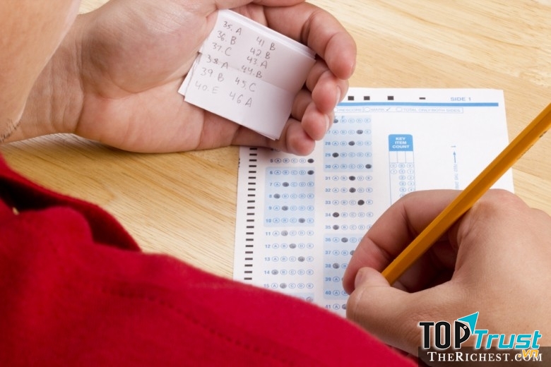 Gian lận trong trường học là trọng tội ở Bangladesh