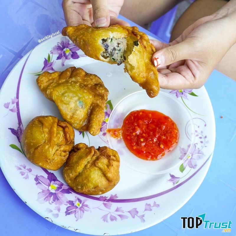 Quán cũng rất nổi tiếng với món bánh gối