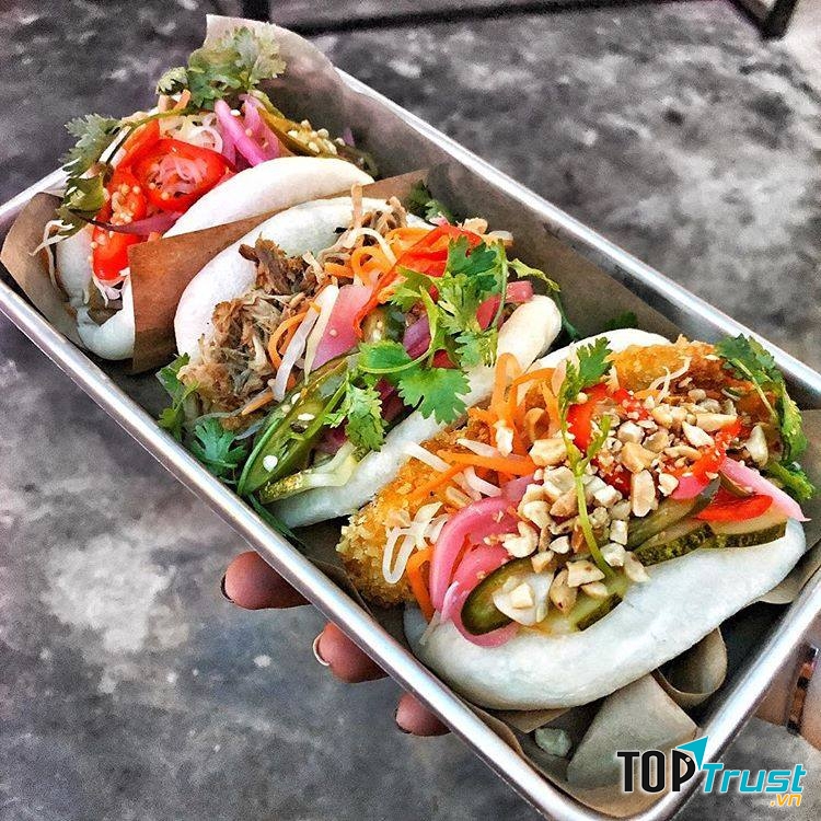 Bánh bao kẹp thịt