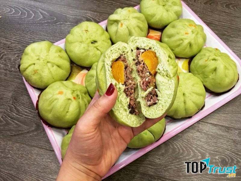 Bánh bao trà xanh nhân trứng muối - Số 109 Hàng Buồm