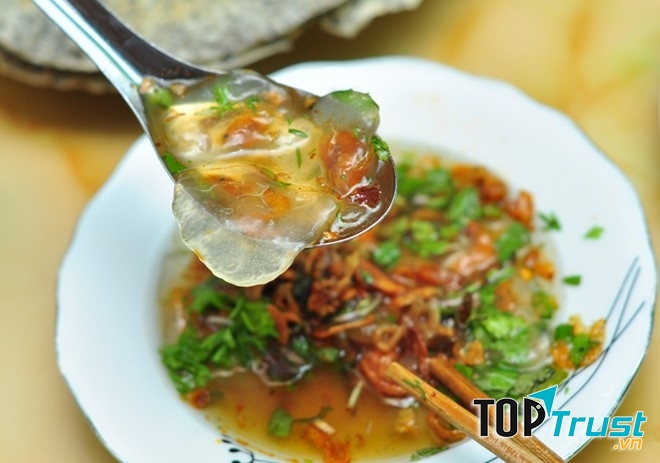 Bánh bèo Xứ Nghệ thường được làm bằng hai loại nhân tôm hoặc thịt