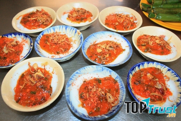 Ngoài bánh bèo quán còn bán thêm nhiều loại bánh khác