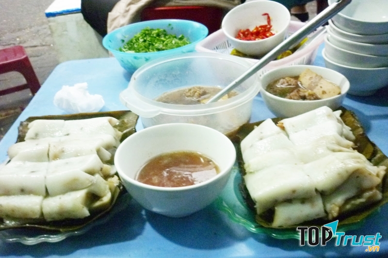 Bánh bèo và bánh do ngon nhất là ăn lúc nóng kèm nước mắm chua ngọt