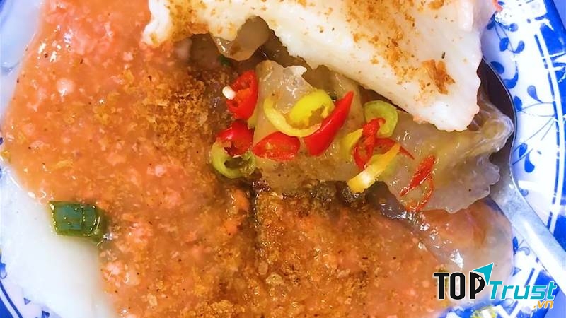 Bánh bèo chén Đà Lạt ngon và hấp dẫn vì có một chút trong, một chút dai và hơi dẻo