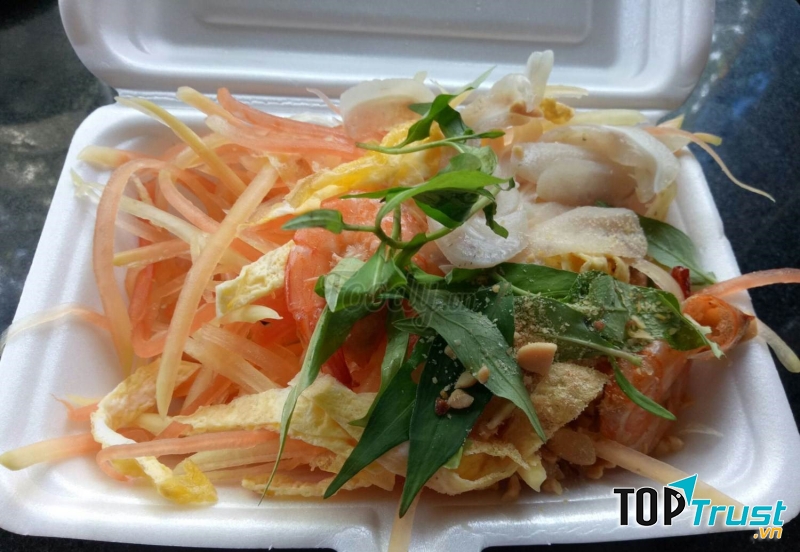 Gỏi đu đủ tại Bánh bèo Lê Lai