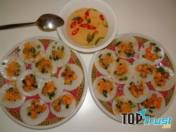 Bánh bèo ngon nhất là khi ăn cùng nước mắm chua ngọt