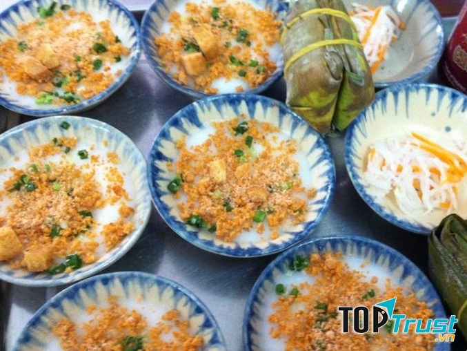 Bánh bèo nóng ngõ Đồng Tâm