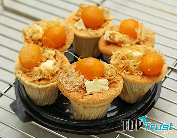 Bánh bông lan trứng muối