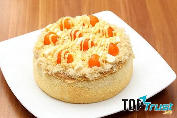 Bánh bông lan trứng muối sốt kem