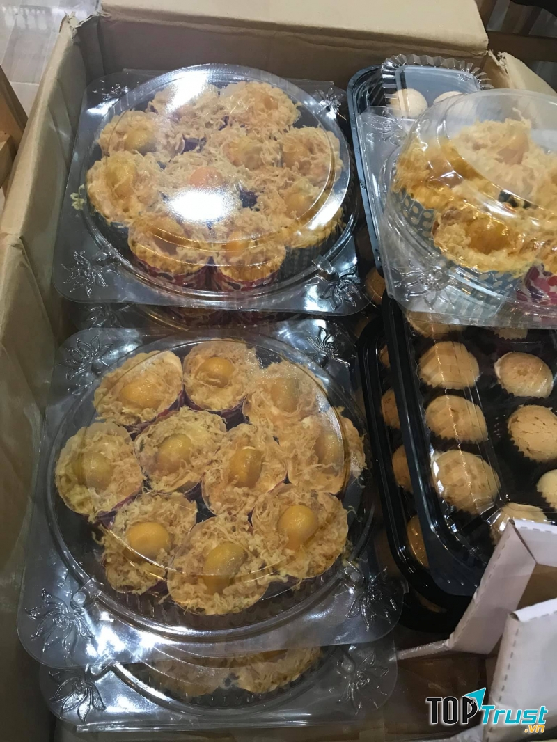 Bánh bông lan trứng muối Việt Nga