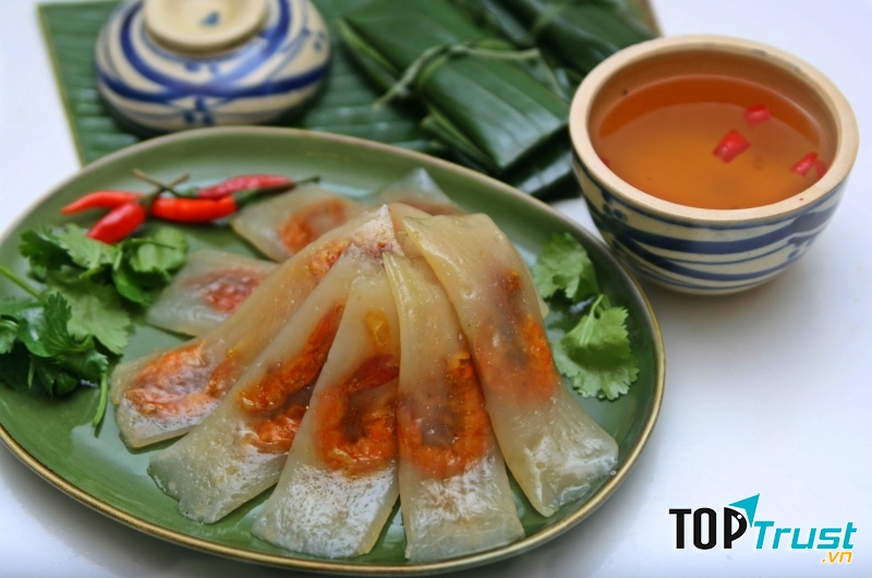 Bánh bột lọc luôn là một món ăn vặt hấp dẫn