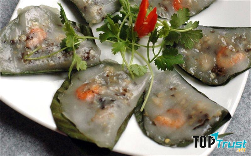 Bánh bột lọc tôm thịt nấm mèo