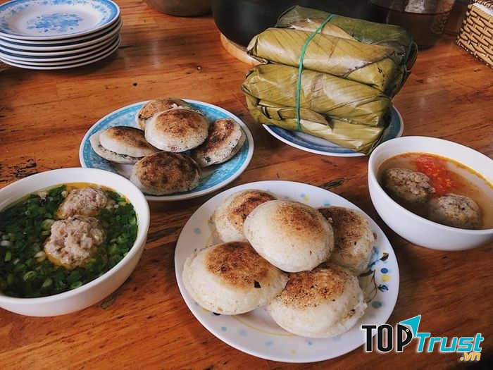 Bánh căn là một trong các món ăn ngon ở Đà Lạt ăn