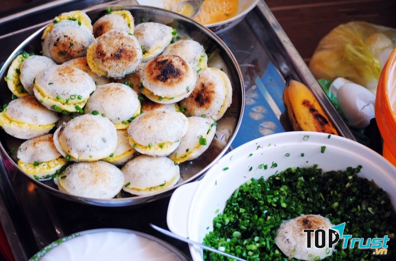 Bánh Căn Miền Trung