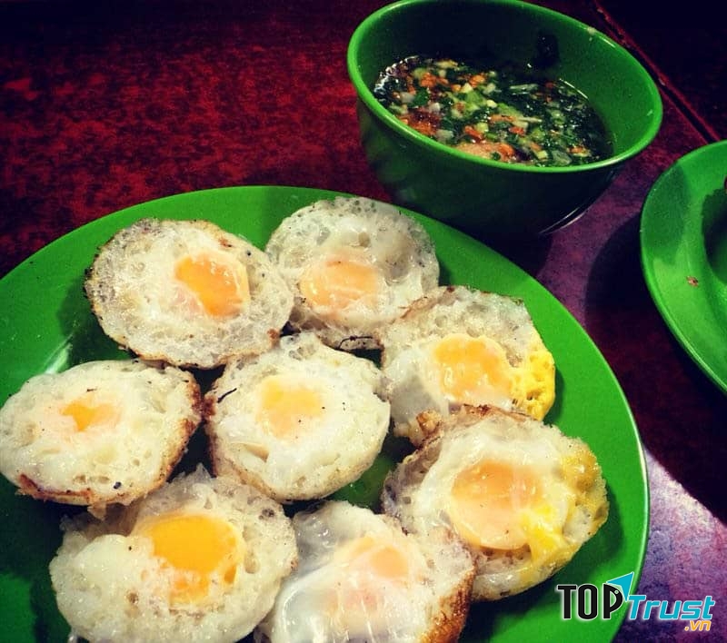 Hương vị bánh căn cùng thái độ phục vụ tại địa chỉ Tăng Bạt Hồ này