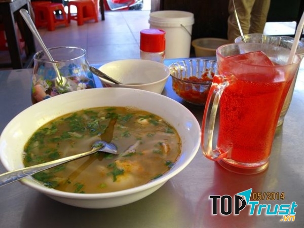 Bánh canh bà Sen là thương hiệu đã có từ lâu đời và nổi tiếng ở Đà Nẵng