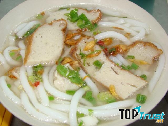 Nếu bạn tới Đà Nẵng thì không nên bỏ qua tô bánh canh hấp dẫn như thế này