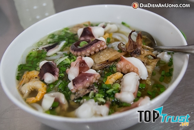 Bánh canh bạch tuộc