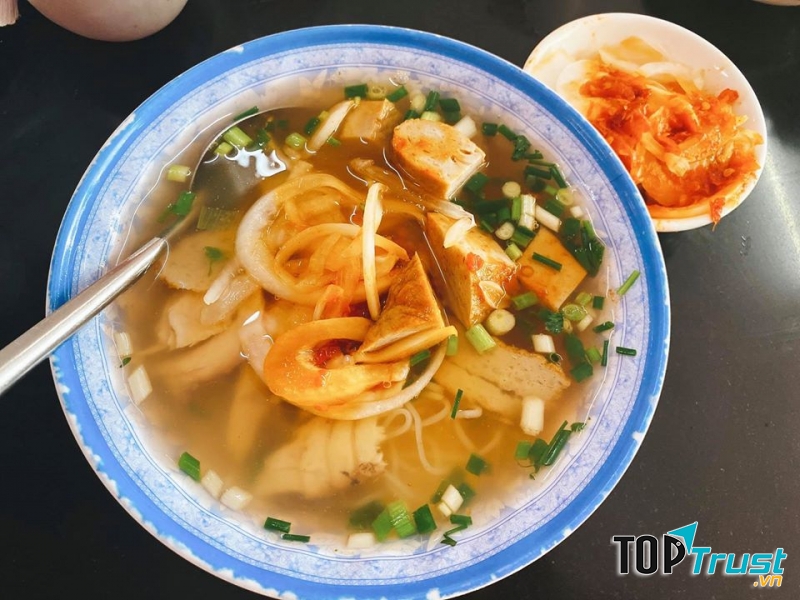 Bánh canh chả cá - 57 Hai Bà Trưng