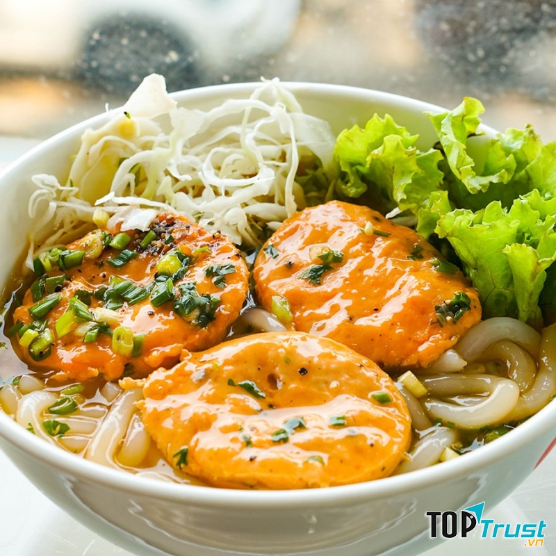 Bánh canh ghẹ hấp dẫn, bắt mắt