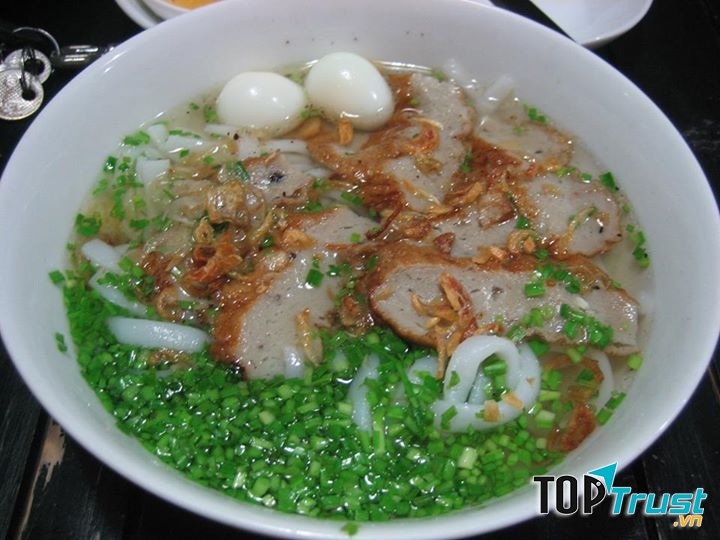 Đã đến Phú Yên thì nhất định đừng quên thưởng thức món bánh canh hẹ ngon nức tiếng này nhé