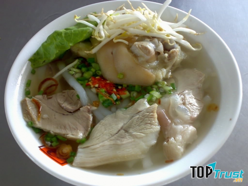 Giá trung bình một tô bánh canh Long Hương là 25K