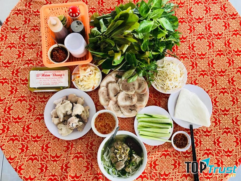 Bánh canh Năm Dung