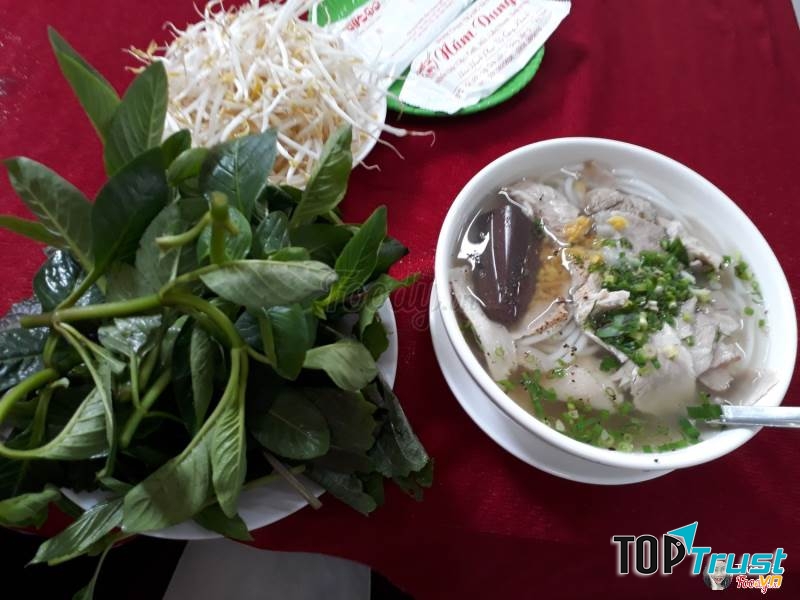 Bánh canh Năm Dung