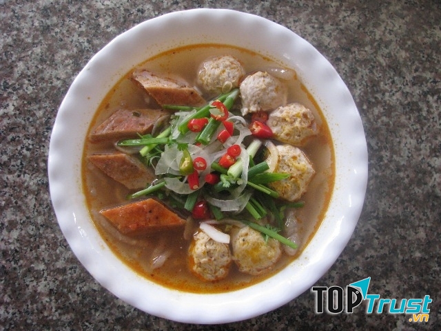 Bánh Canh Xuân An là một trong những quán ăn ngon nức tiếng ở Đà Lạt