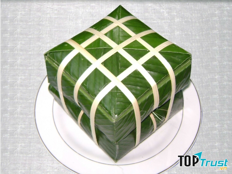 Bánh chưng xanh đón Tết vui xuân.