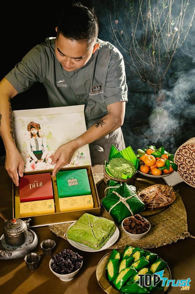 Hộp quà bánh chưng Bà Kiều mang tên Hoa Ban mang đến cảm giác độc đáo và mới lạ cho ngày Tết