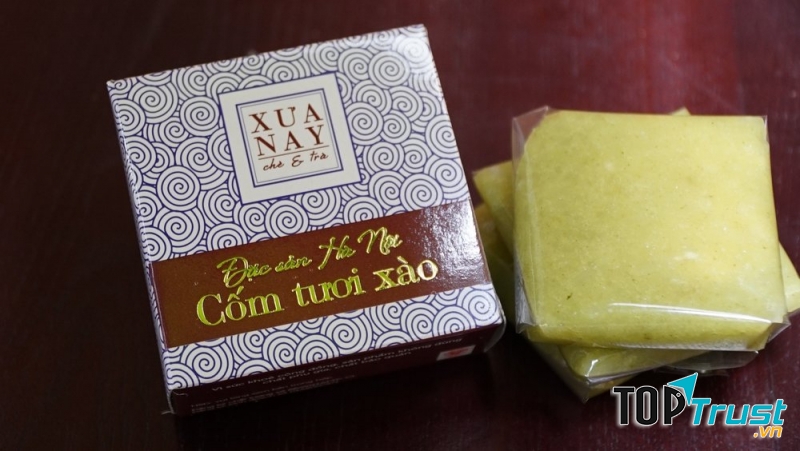 Cửa hàng cốm Xưa Nay đã để lại nhiều ấn tượng không chỉ bởi sản phẩm bánh cốm mà còn là Bánh cốm tươi xào.