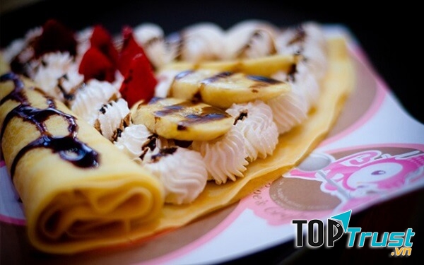 Nhân bánh crêpe thì dùng jambon, thịt gà, phô mai.