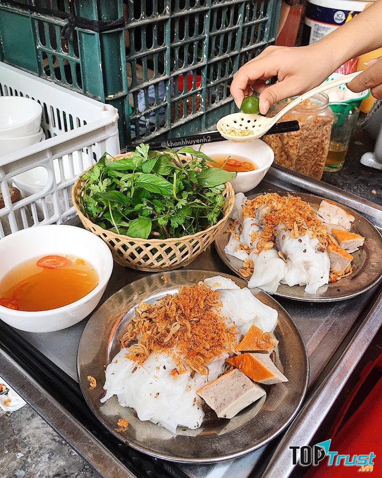 Bánh cuốn chả bà Là