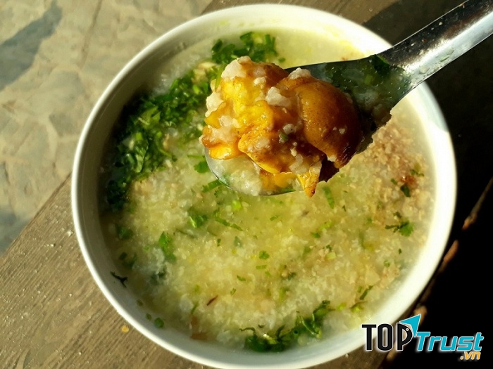 Cháo ấu tẩu chân giò