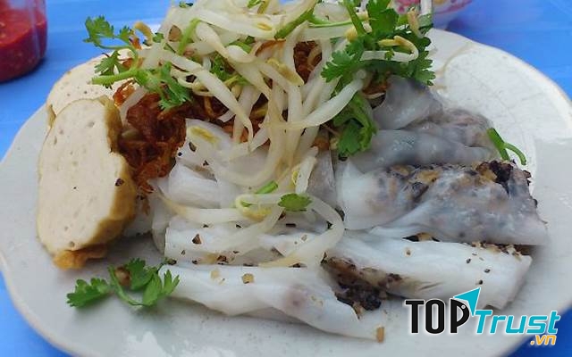 Bánh cuốn nóng giá bình dân nhưng lại hấp dẫn vô cùng