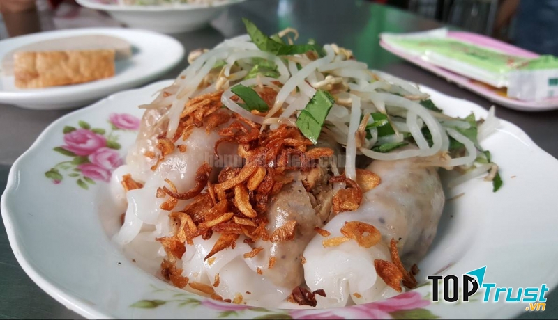 Đĩa bánh cuốn hấp dẫn
