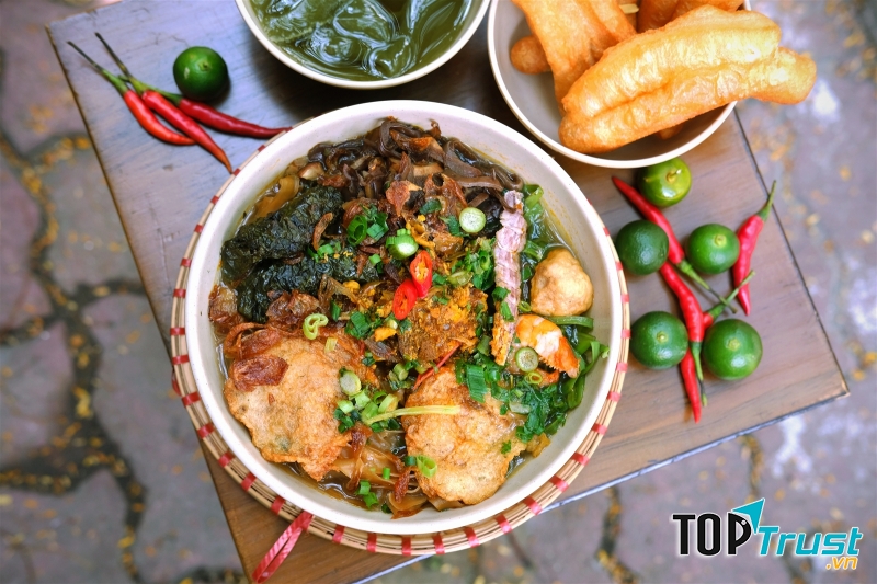 Những bát bánh canh cua của địa chỉ này sẽ mang đến cho bạn sự bất ngờ